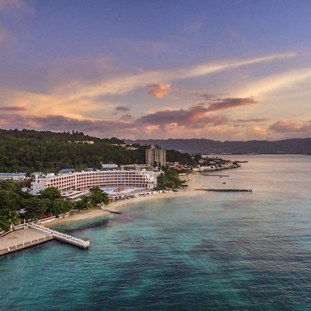 Grand Decameron Cornwall Beach, A Trademark All-Inclusive Resort Montego Bay Exterior foto