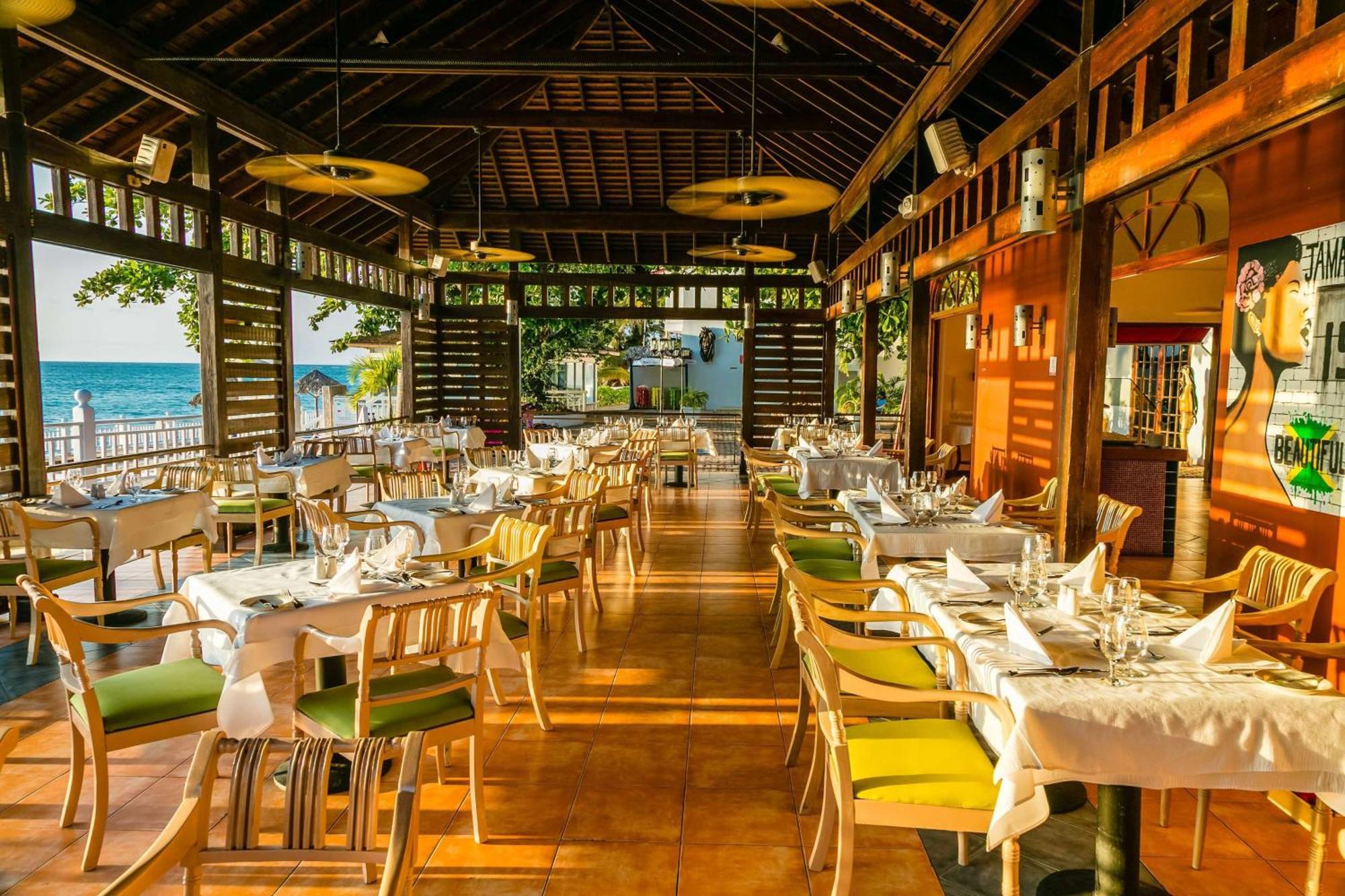 Grand Decameron Cornwall Beach, A Trademark All-Inclusive Resort Montego Bay Exterior foto